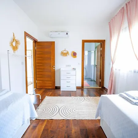 Luxury Vacation Seaside With Privacy *